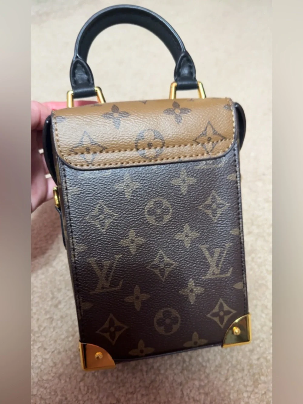 Designer-inspired camera box - Picture 6 of 7